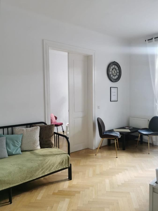 Central Mariahilfer Apartment 4 Min To The City Shopping Center And Schoenbrunn Palace Viyana Dış mekan fotoğraf
