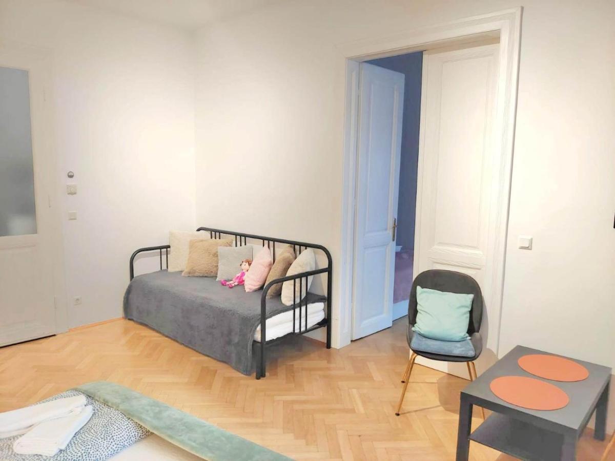 Central Mariahilfer Apartment 4 Min To The City Shopping Center And Schoenbrunn Palace Viyana Dış mekan fotoğraf